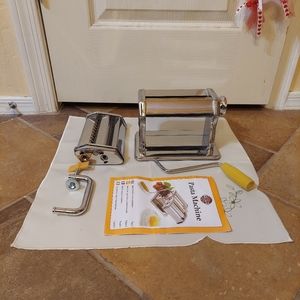 Box of Pasta  Machine 3 types of Pasta  Lasagna fettuccine and  tagliolini